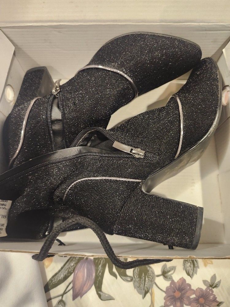 Womens Heel Boots Size 8 $10