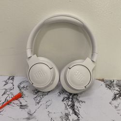 JBL Tune 710BT - Wireless Bluetooth Headphones (White)
