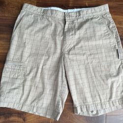 Greg Norman Shorts Men 34 Beige Plaid Mid Rise Cargo Flat Front Cotton Regular