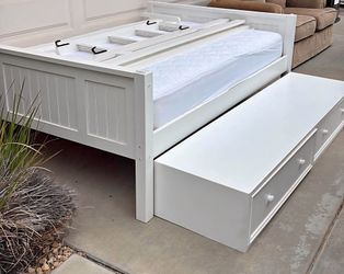 Full Size Bed With Mattress and Drawers