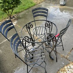 Metal Table And Chairs 