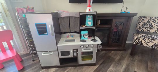 Small kids kitchen