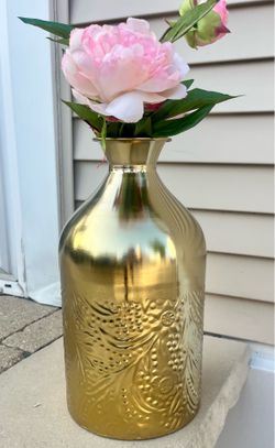 BEAUTIFUL GOLD VASE