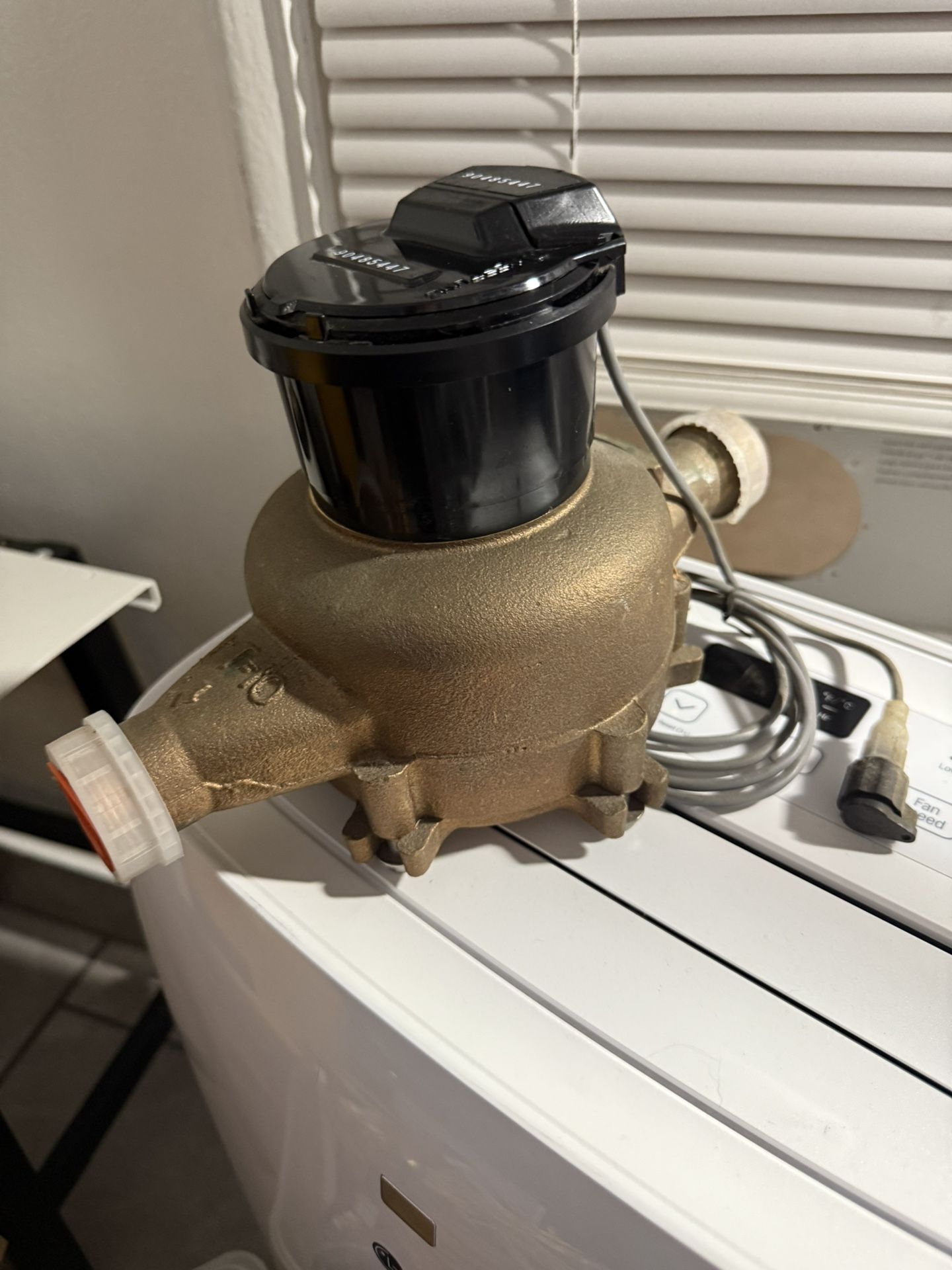 1” x 1” T-10 Water Meter Direct Read Cubic Feet/Medidor de agua T-10 de 1" x 1" Pies cúbicos 