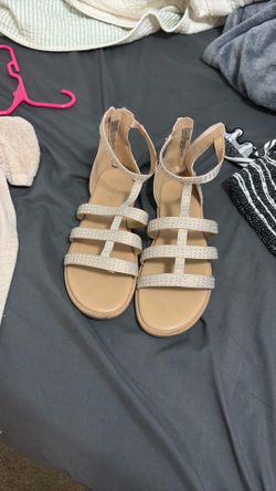 Girl’s cat& Jack sandals size 4