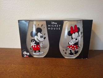 Mixkey and Minni wine glass