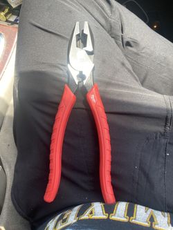 Milwaukee 9in Pliers