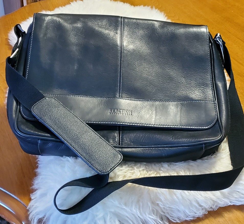 Kenneth cole colombian leather messenger bag best sale