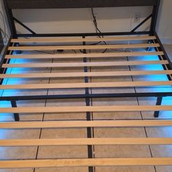 Qreen Size Bed Frame 