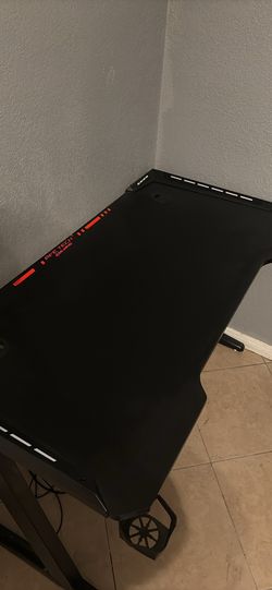 Decent Size Gaming Desk/ Computer Desk Carbon Fiber Style - Excellent Setup Lightup On Sides