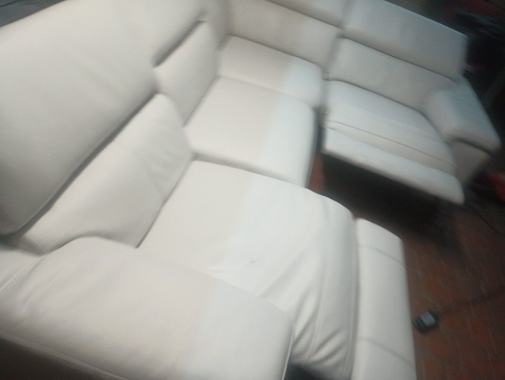 GENUINE RECLINER ELECTRIC WHITE COLOR .. DELIVERY SERVICE...