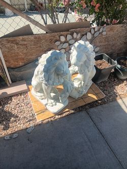 Cement lions one need minor repair as you can see on the picture