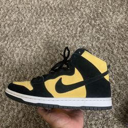 Nike Sb Dunk Reverse Golden Rod