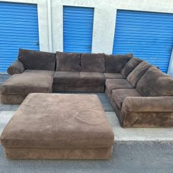 Modern Huge Sectional Couch With Ottoman Big , Like New 