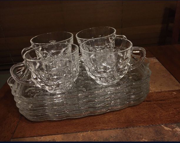 Vintage Federal Glass Yorktown Snack Set of 4