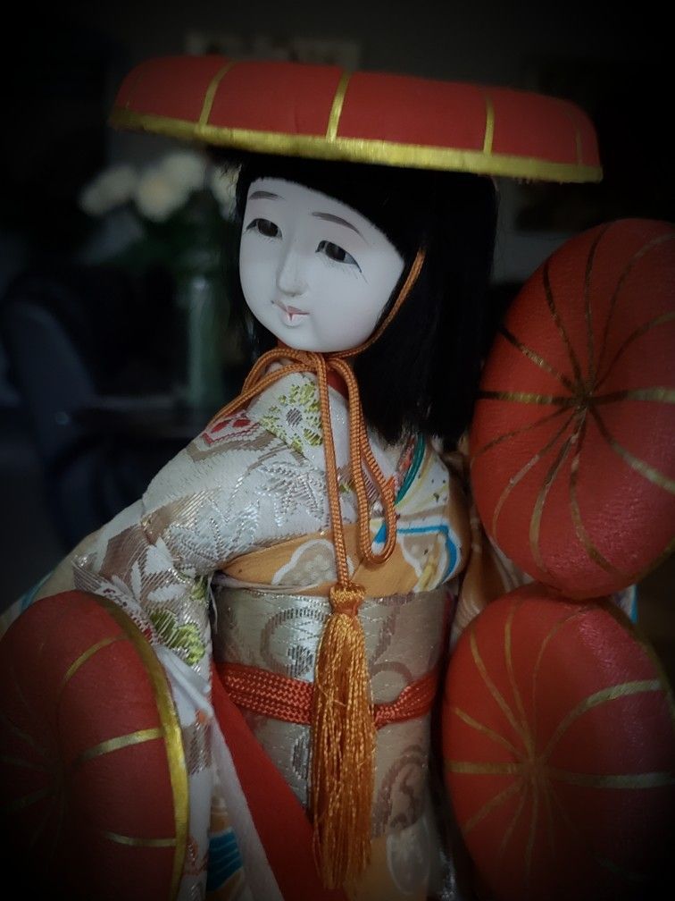 Beautiful 1950's Kyugetsu Doll In Silk Kimono