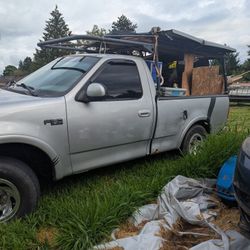 Ford F150 2002 Tiene Problemas En Una Rosca De Una Bujía Todo Lo Demás Trabaja Bien La Estoy Vendiendo Por $1000