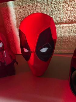 Deadpool Display Mask/Bust - Red & Black 3D Print