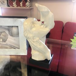 New White Center Table Decoration (kissing) 7”x15”H