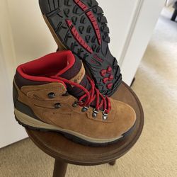 Columbia hiking boots/7