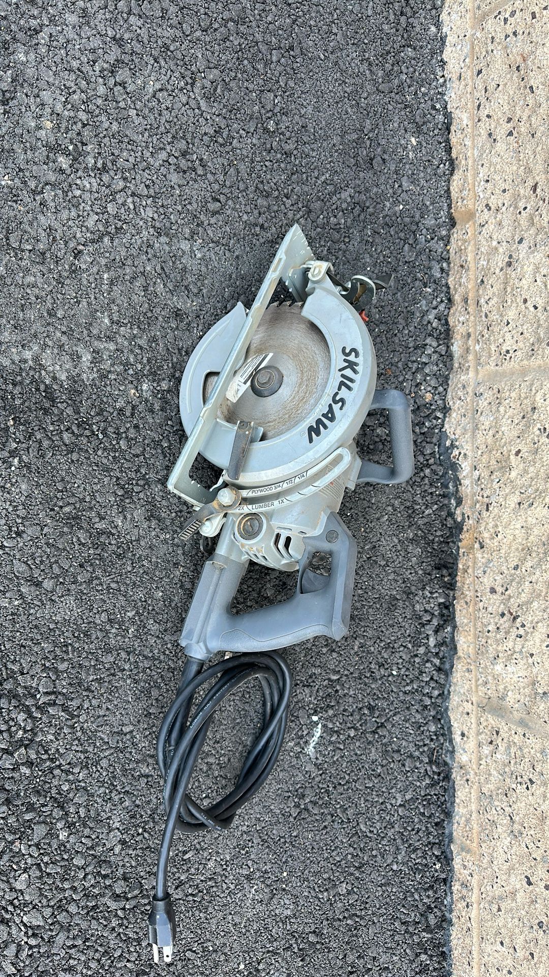 Skilsaw 7-1/4” Circular Saw – Classic Worm Drive