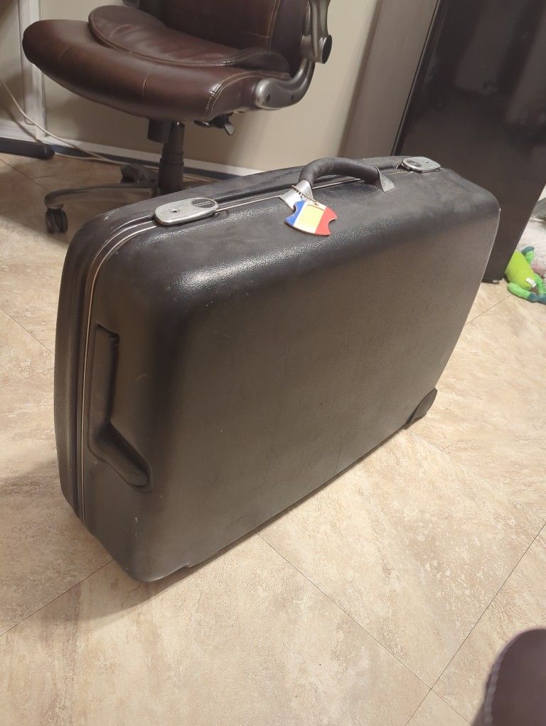 Vintage American Tourister Hard Shell Large Suitcase