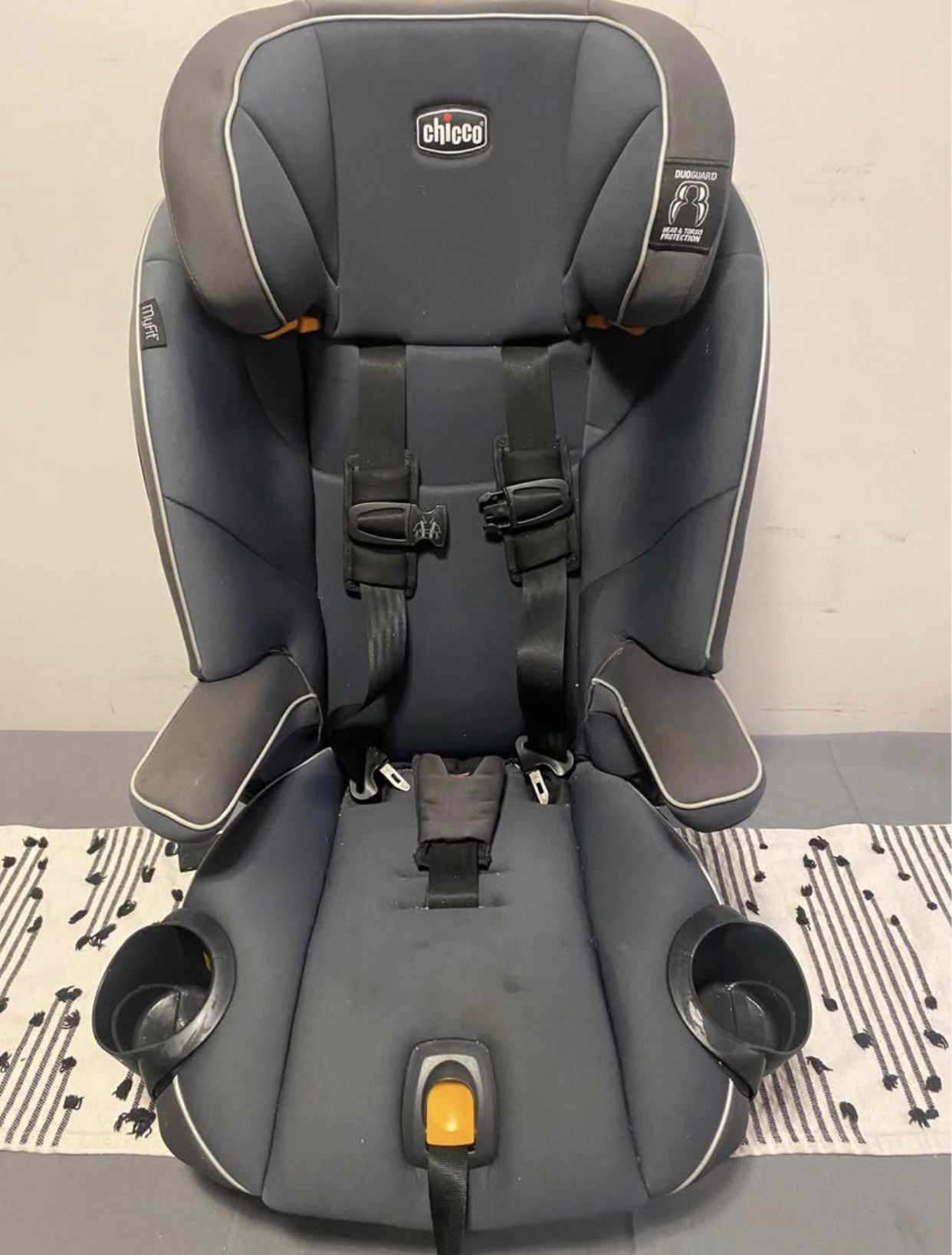 Chicco Convertible Car Seat 100$