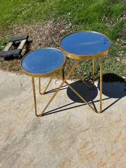 HLR modern round side table features a reflective mirror top and a sturdy gold metal frame