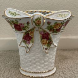 Royal Albert “ Old Country Rose “  