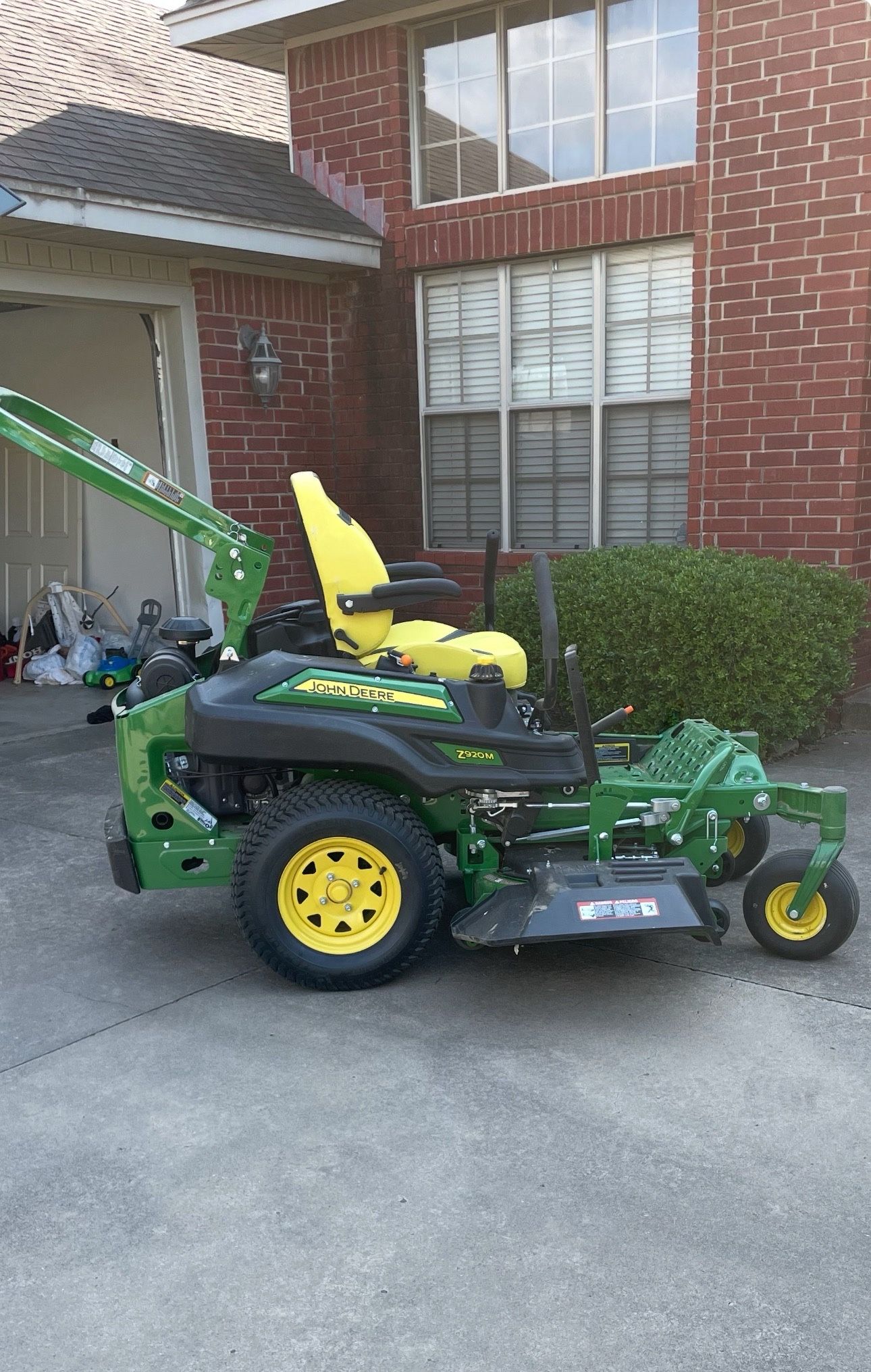 2022 John Deere Z920M Mower
