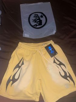 Hellstar shorts come with bag brand new