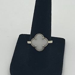 14k Gold Single White Flower Ring/ Anillo De Trebol Blanco Oro 14k