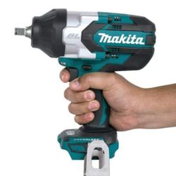 Makita 18V LXT Brushless High Torque  1/2" Drive Impact Wrench, 4.0Ah Battery & Charger included