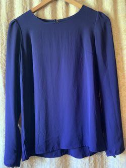 Beautiful women’s blouse!! Small size .