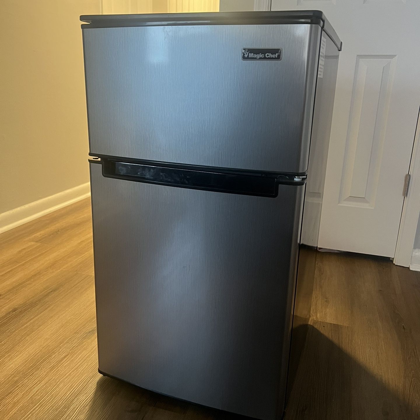 Magic Chef Mini Fridge 