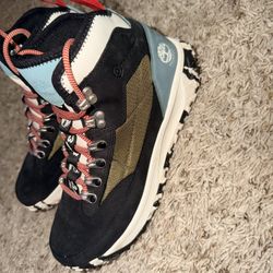 Women’s Timberland Size 8 Hiking Boots