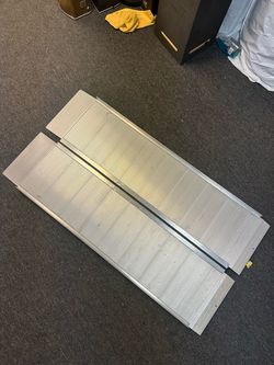 Aluminum Folding Ramp – 5 ft x 2 ft 6 in, 800 lb Capacity