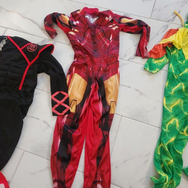 Disfras De Haloween Size Small De Nin̈o $25 Por Los 3 O $10 Cada Uno