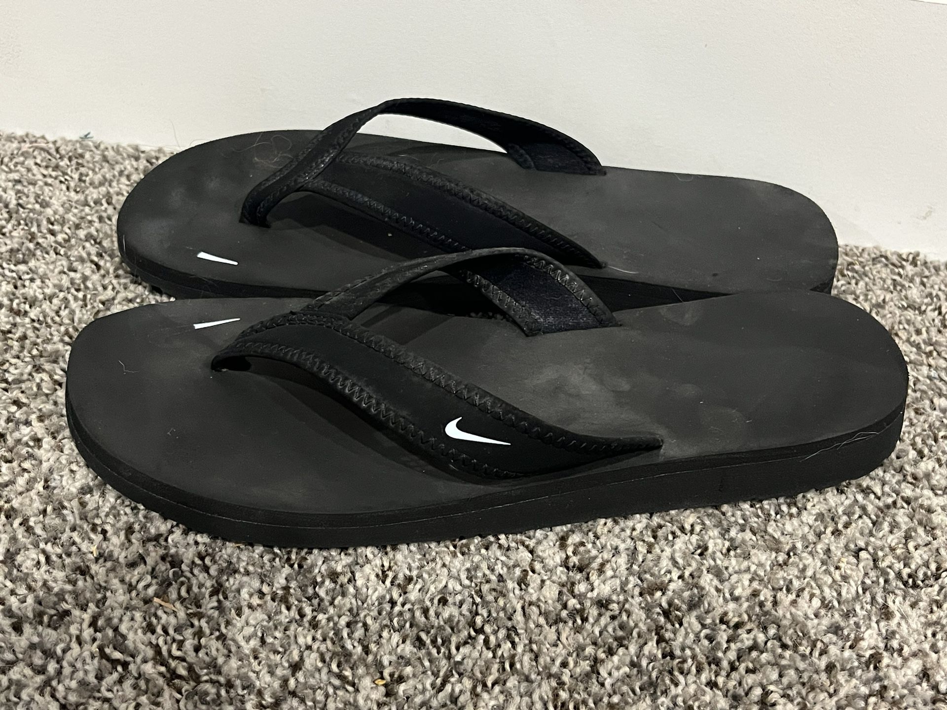 Nike Slide Women s Size 8 Celso Girl Flip Flop Thong Black White 314870 011 Foam for Sale in Mukilteo WA OfferUp