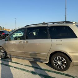 2004 Toyota Sienna