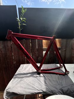 Throne phantom frame