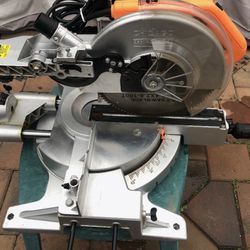 CHICAGO ELECTRIC 12 In. Dual-Bevel Sliding Compound Miter Saw