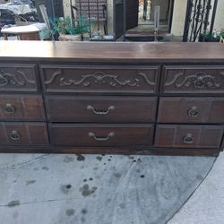 Dressers and night stands matching