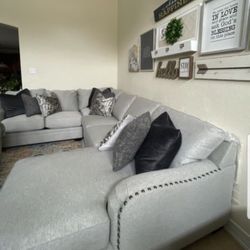 Linen Large Sectional With Chaise 💥 Brand New 💯 Living Room ✅