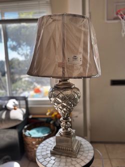 Gorgeous Lamp never used with brand new lampshade $20 OBO
