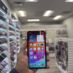 iPhone XR 64GB UNLOCKED 
