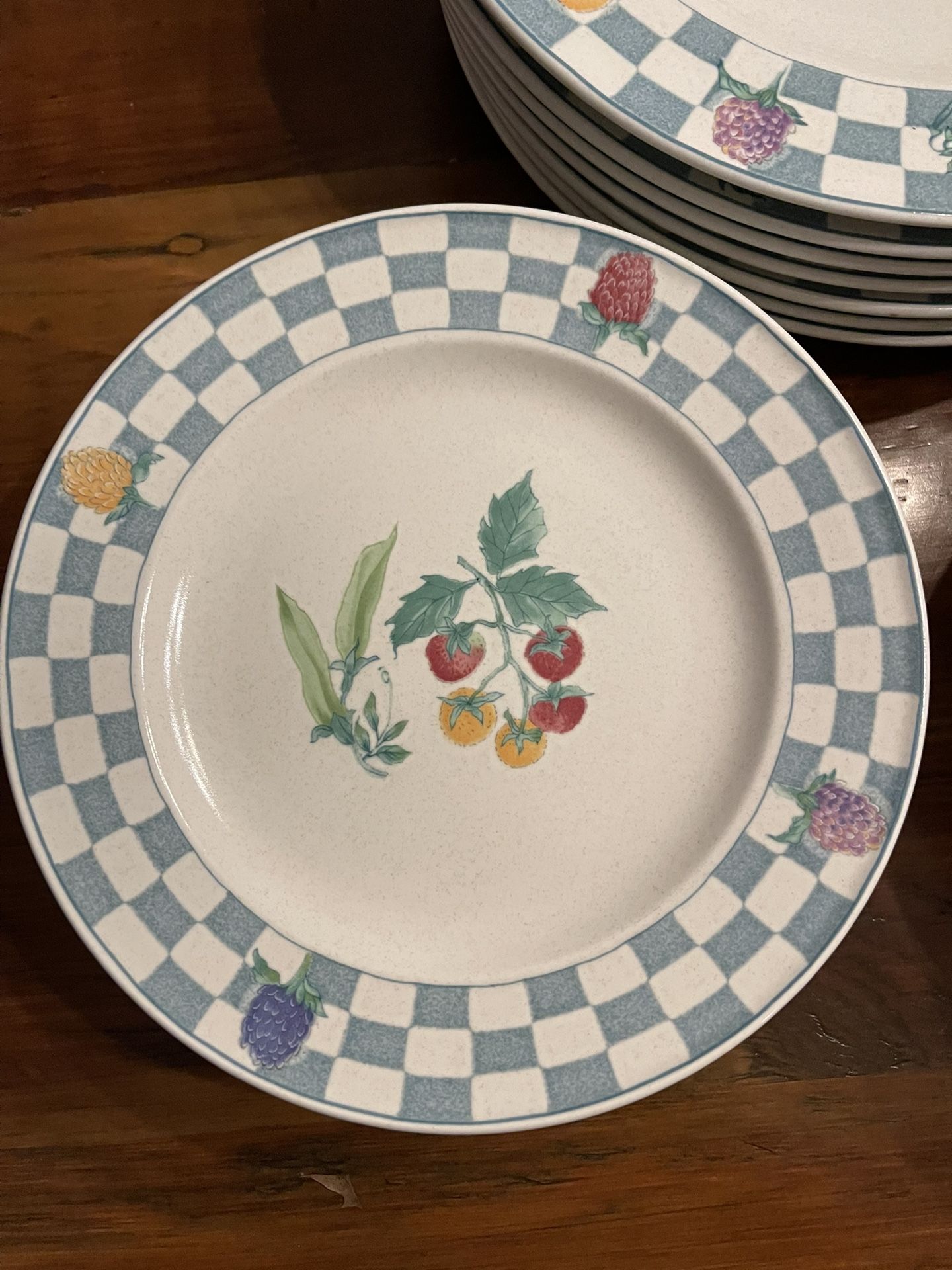 8 Place Setting Mikasa Intaglio Country Market