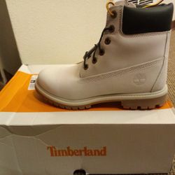 Size 8 Woman Timberland Boots Brand New