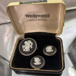 Timeless Beauty! Vintage Black, Wedgwood And Sterling Brooch And Earrings Set
