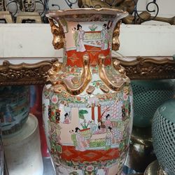 Large Oriental style ceramic vase